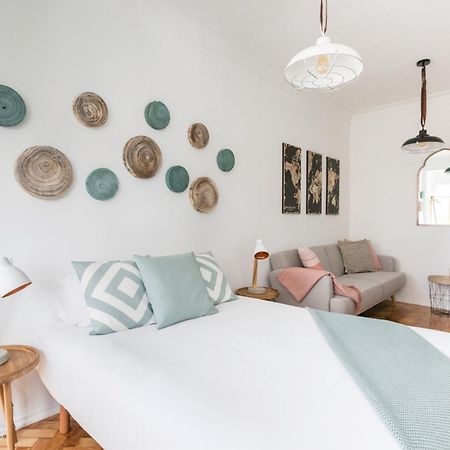 Stroll To Coffee Shops Near A Renovated Hillside Apartment In Graca Lissabon Exterior foto