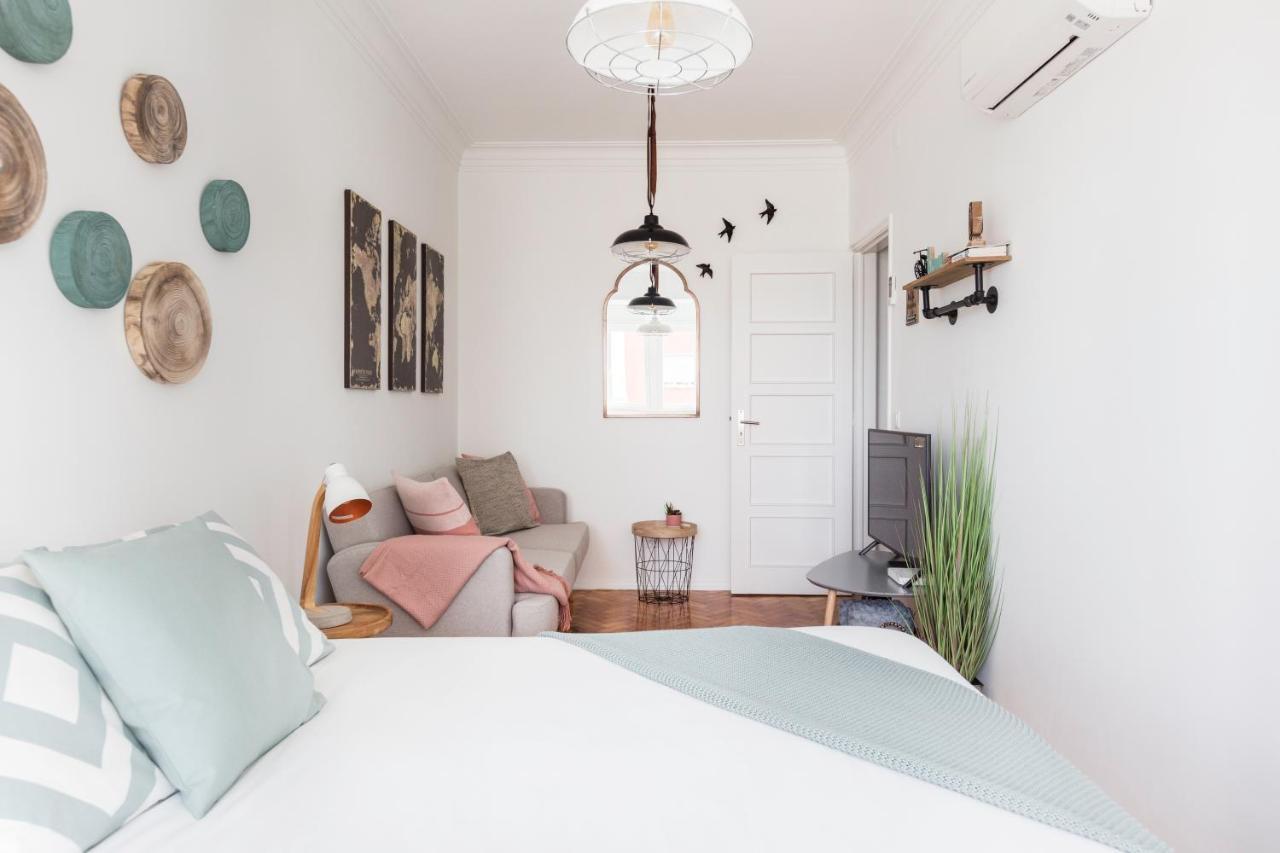 Stroll To Coffee Shops Near A Renovated Hillside Apartment In Graca Lissabon Exterior foto
