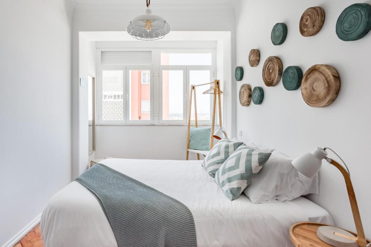 Stroll To Coffee Shops Near A Renovated Hillside Apartment In Graca Lissabon Exterior foto