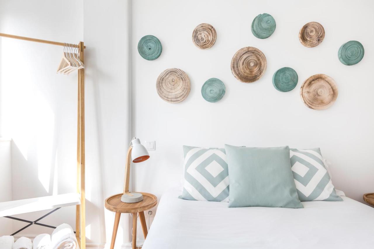 Stroll To Coffee Shops Near A Renovated Hillside Apartment In Graca Lissabon Exterior foto
