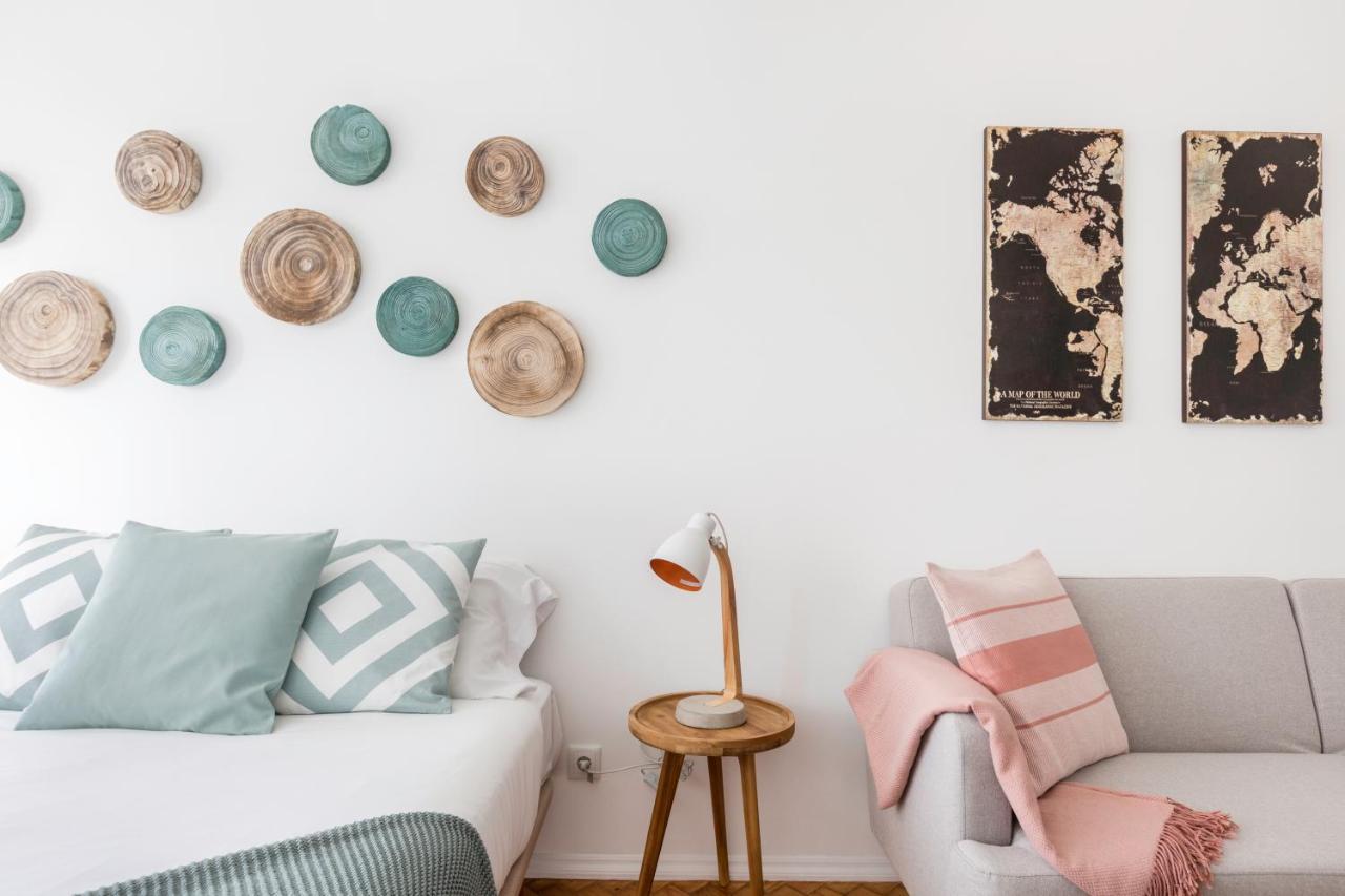 Stroll To Coffee Shops Near A Renovated Hillside Apartment In Graca Lissabon Exterior foto